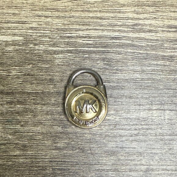 Michael Kors Logo Accessories Set - Belt Buckle Keychain & Bag Charms - Picture 6 of 7